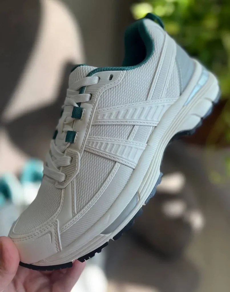 کتونی زنانه اویشو سفید