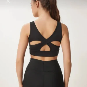 نیم‌ تنه ورزشی هپینس