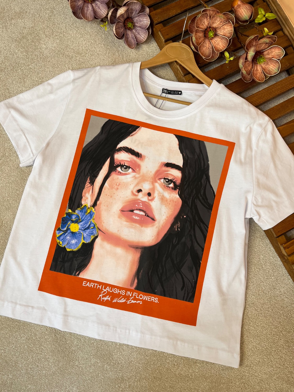 - تیشرت زنانه اور سایز زارا با طراحی هنری Zara Women’s Oversized Graphic T-Shirt - تیشرت زنانه اور سایز زارا با طراحی هنری zara women’s oversized graphic t-shirt - image 3